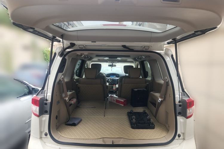 Used Nissan Quest 2015 3.5L SL Trunk