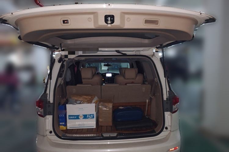 Used Nissan Quest 2015 3.5L SL Trunk