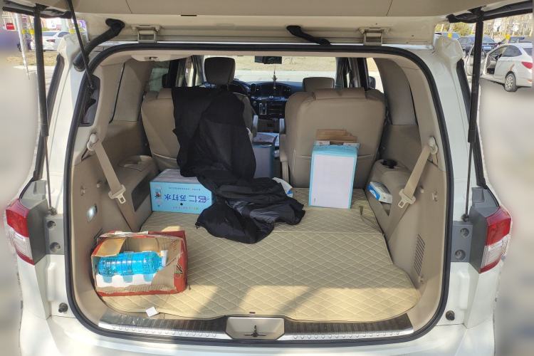 Used Nissan Quest 2015 3.5L SL Trunk