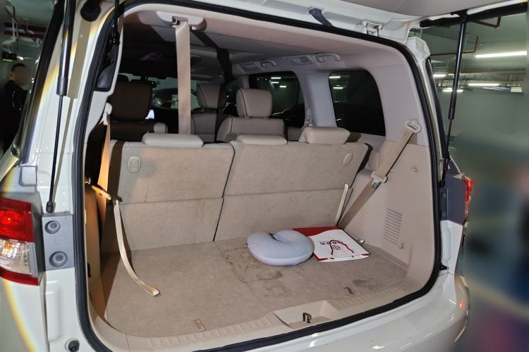 Used Nissan Quest 2015 3.5L SL Trunk