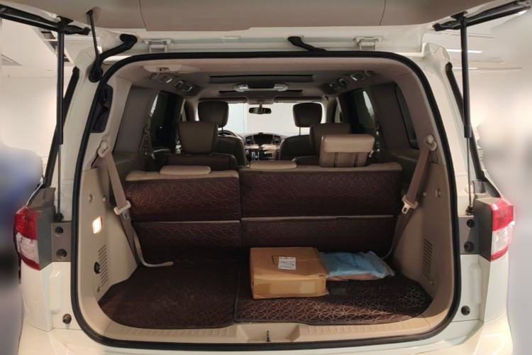 Used Nissan Quest 2015 3.5L SL Trunk