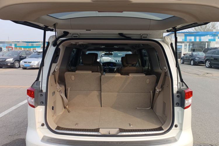 Used Nissan Quest 2015 3.5L SL Trunk