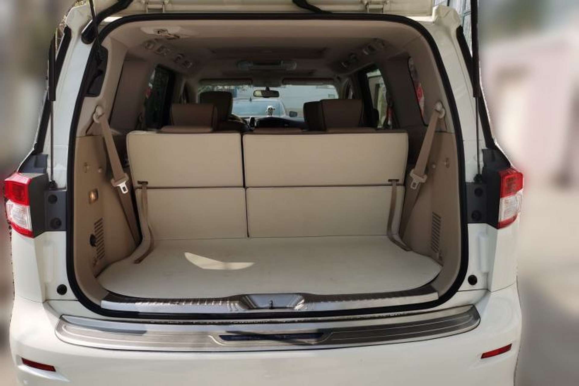 Used Nissan Quest 2015 3.5L SL Trunk
