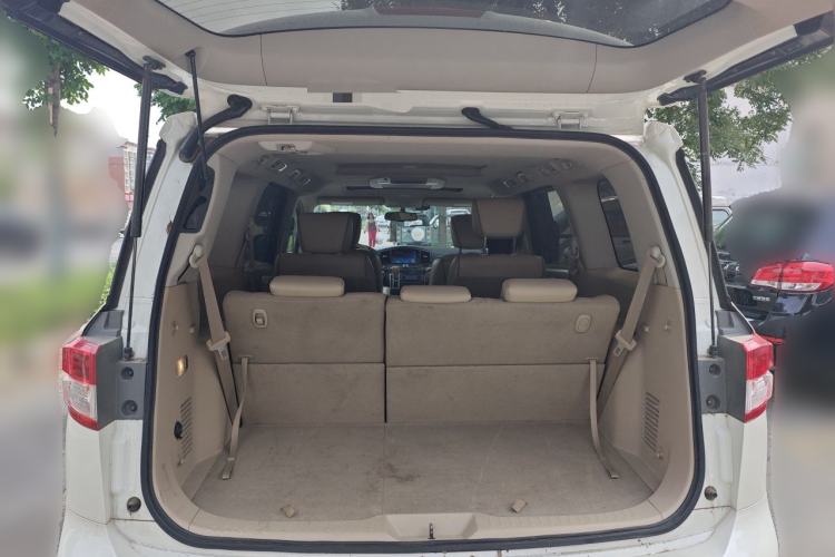 Used Nissan Quest 2015 3.5L SL Trunk