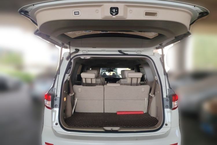 Used Nissan Quest 2015 3.5L SL Trunk