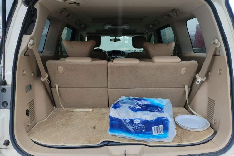 Used Nissan Quest 2015 3.5L SL Trunk