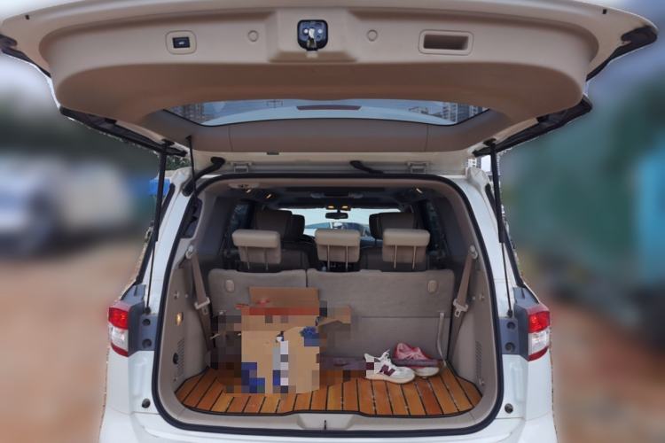 Used Nissan Quest 2015 3.5L SL Trunk