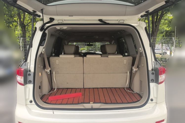 Used Nissan Quest 2015 3.5L SL Trunk