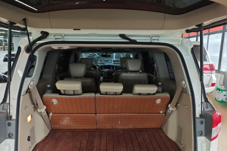 Used Nissan Quest 2015 3.5L SL Trunk