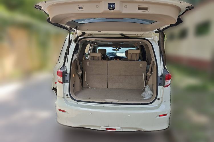 Used Nissan Quest 2015 3.5L SL Trunk