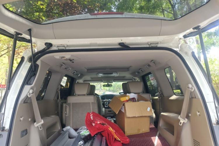 Used Nissan Quest 2015 3.5L SL Trunk