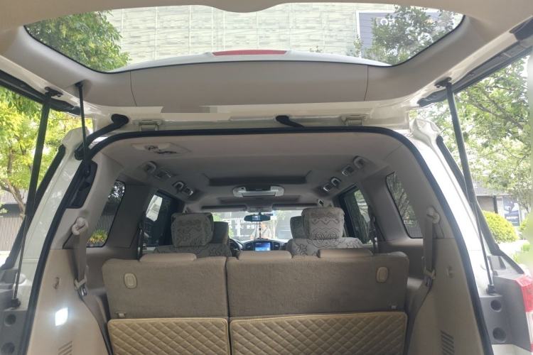 Used Nissan Quest 2015 3.5L SL Trunk