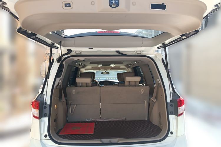Used Nissan Quest 2015 3.5L SL Trunk