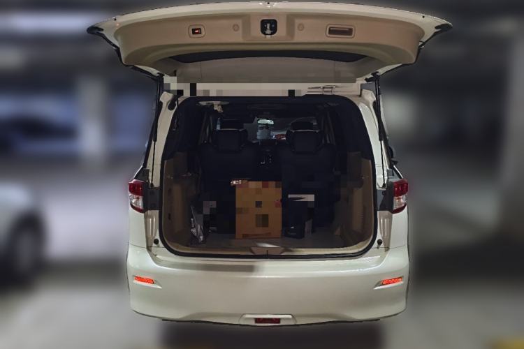 Used Nissan Quest 2015 3.5L SL Trunk