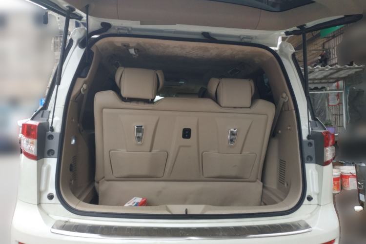 Used Nissan Quest 2015 3.5L SL Trunk