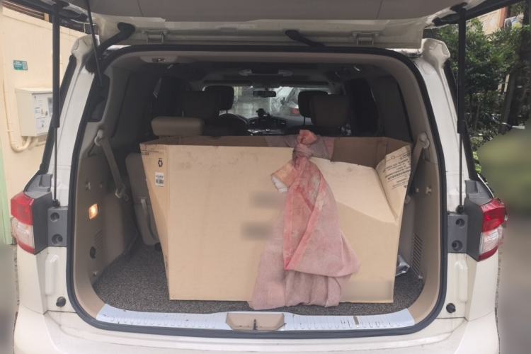 Used Nissan Quest 2015 3.5L SL Trunk