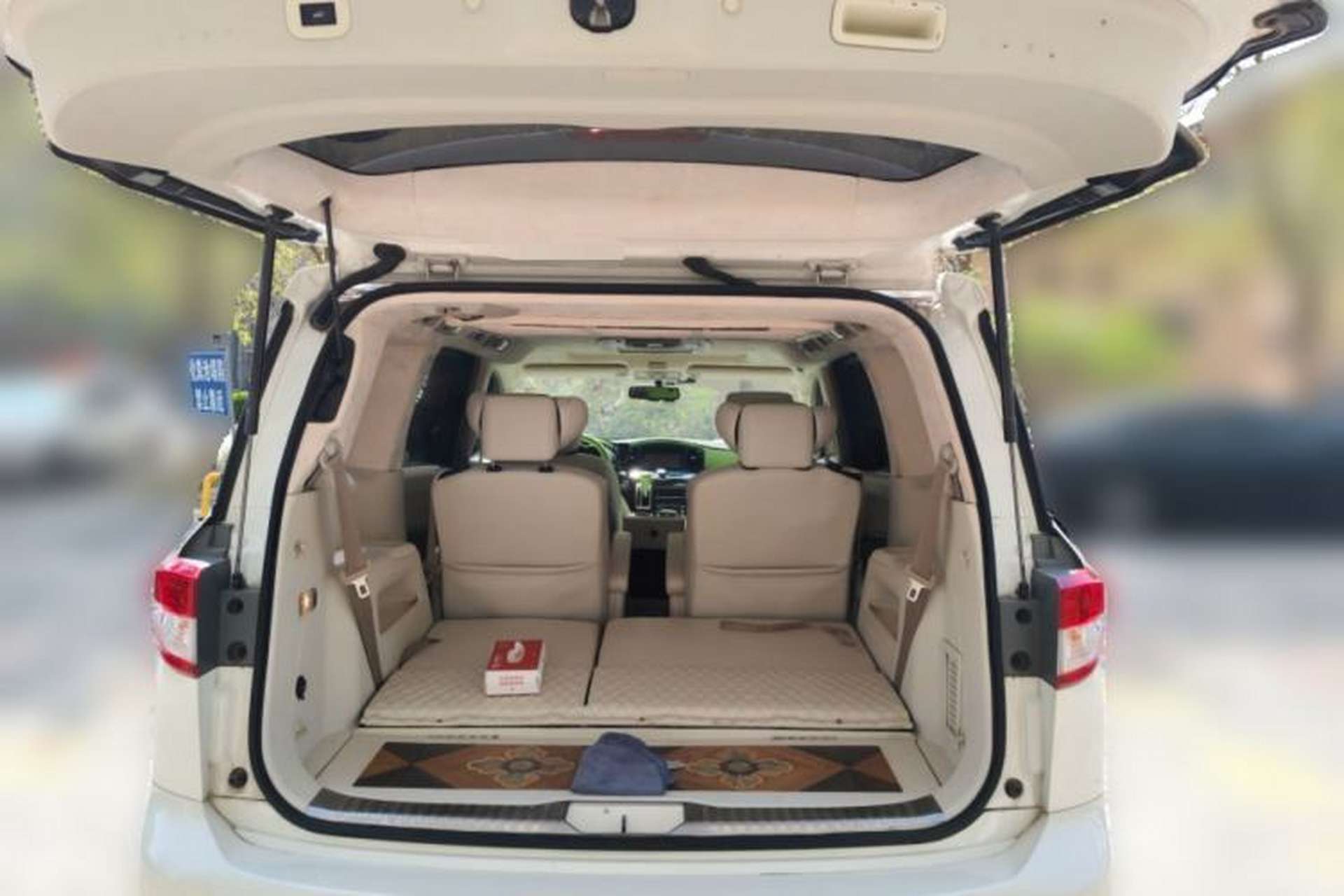 Used Nissan Quest 2015 3.5L SL Trunk