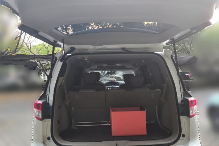 Used Nissan Quest 2015 3.5L SL Trunk