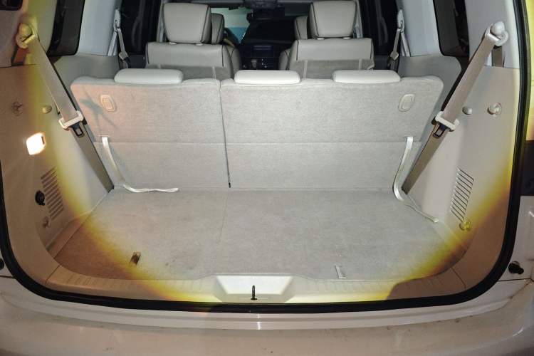 Used Nissan Quest 2015 3.5L SL Trunk