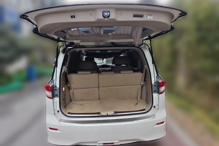 Used Nissan Quest 2015 3.5L SL Trunk
