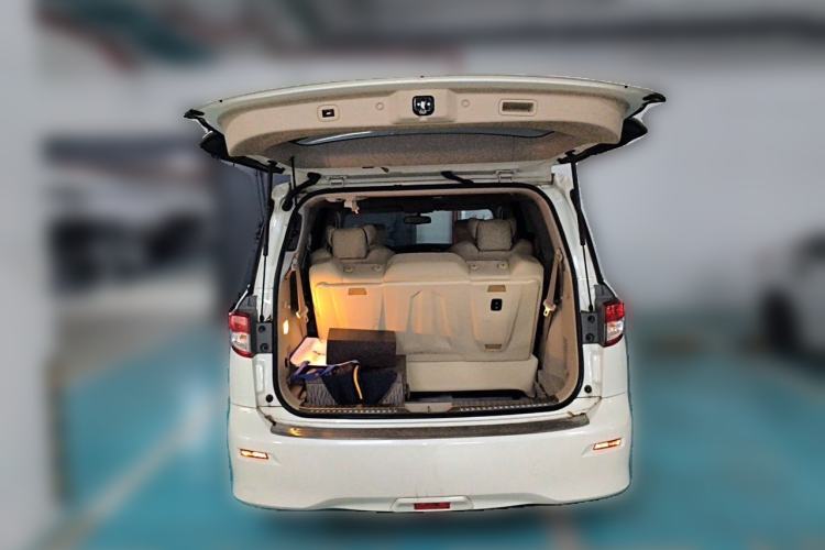 Used Nissan Quest 2015 3.5L SL Trunk