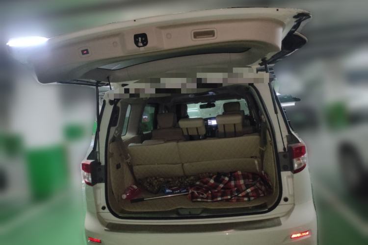 Used Nissan Quest 2015 3.5L SL Trunk