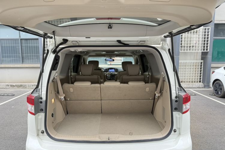 Used Nissan Quest 2015 3.5L SL Trunk