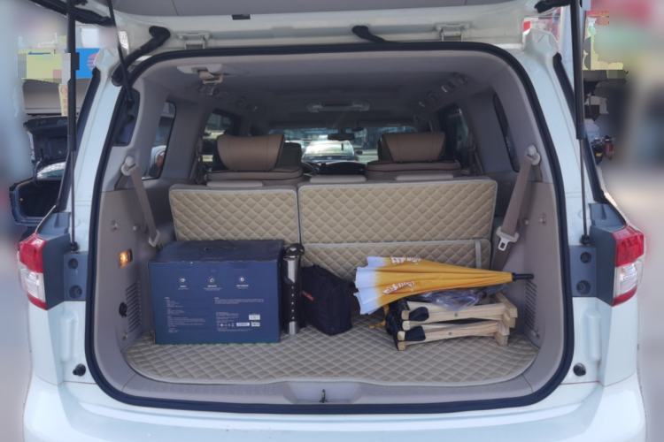 Used Nissan Quest 2015 3.5L SL Trunk