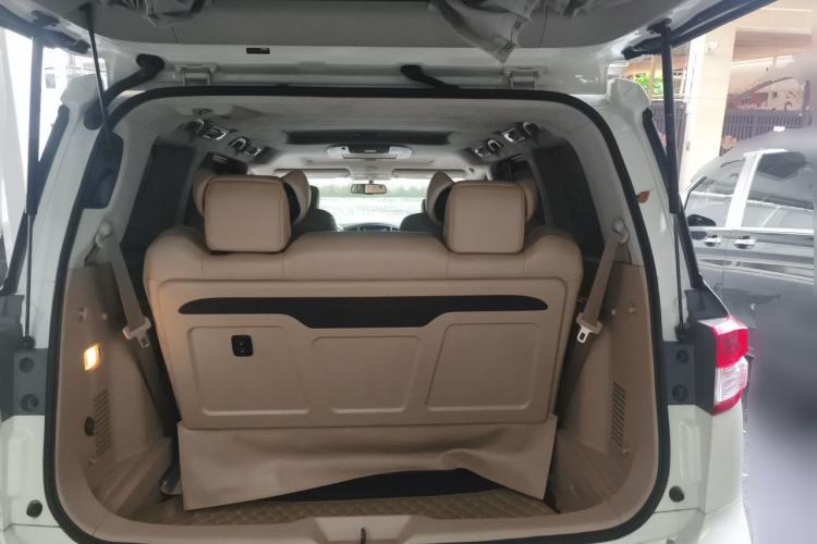 Used Nissan Quest 2015 3.5L SL Trunk