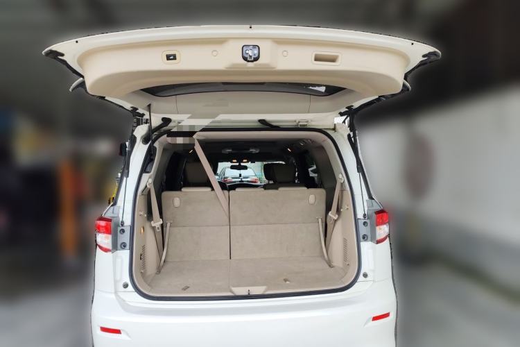 Used Nissan Quest 2015 3.5L SL Trunk