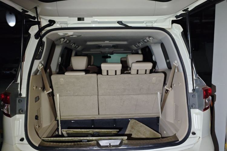 Used Nissan Quest 2015 3.5L SL Trunk