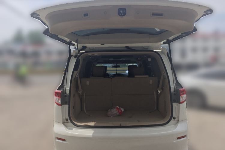 Used Nissan Quest 2015 3.5L SL Trunk