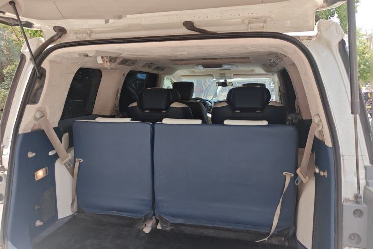 Used Nissan Quest 2015 3.5L SL Trunk