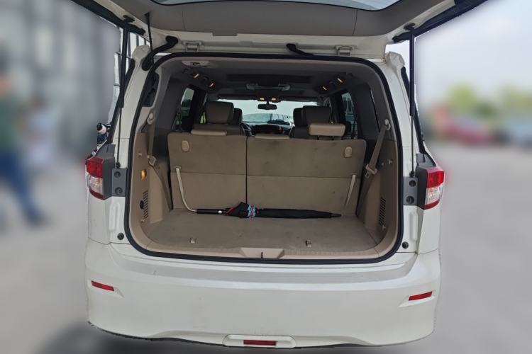 Used Nissan Quest 2015 3.5L SL Trunk