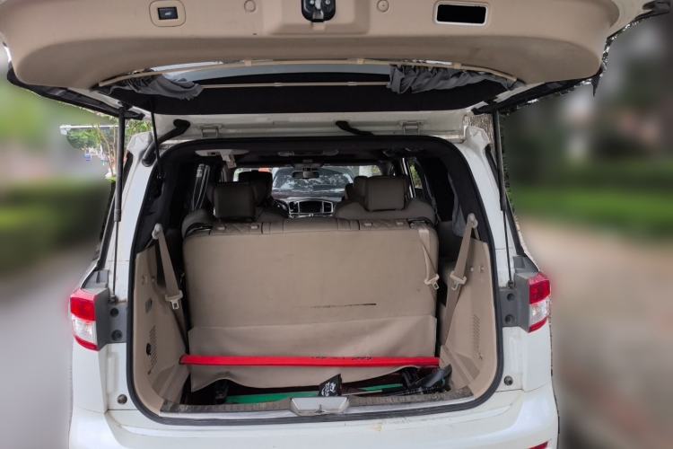 Used Nissan Quest 2015 3.5L SL Trunk