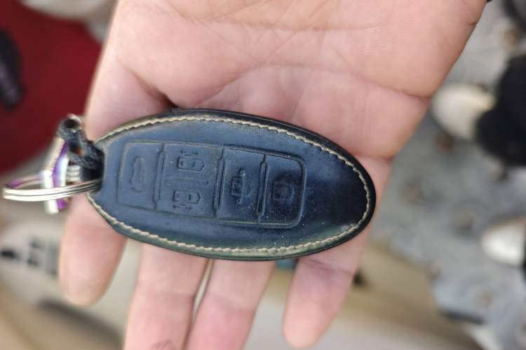 Used Nissan Quest 2015 3.5L SL Vehicle Key