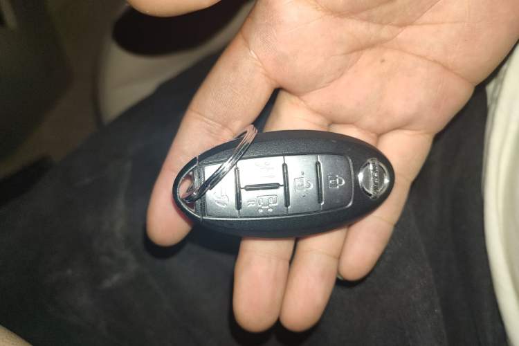 Used Nissan Quest 2015 3.5L SL Vehicle Key