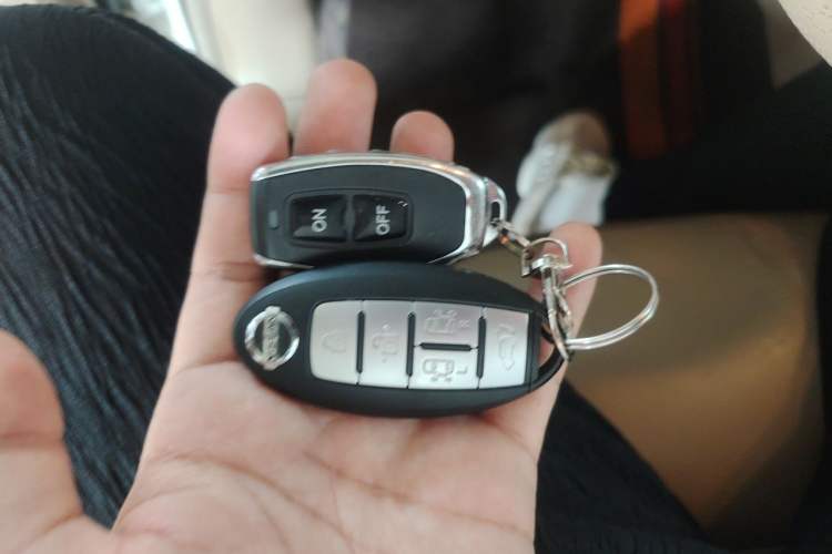 Used Nissan Quest 2015 3.5L SL Vehicle Key