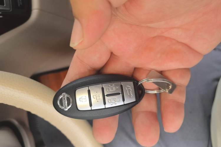 Used Nissan Quest 2015 3.5L SL Vehicle Key