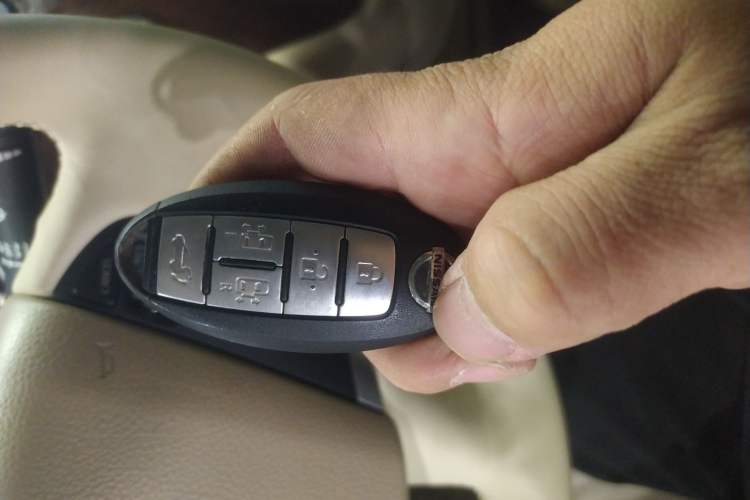 Used Nissan Quest 2015 3.5L SL Vehicle Key