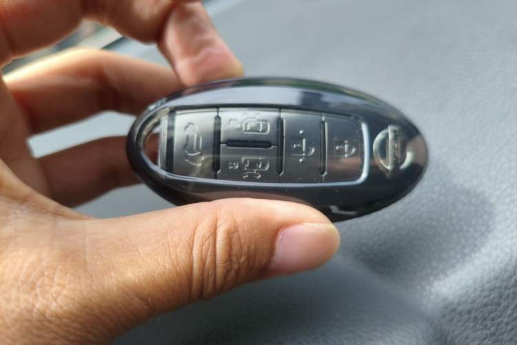 Used Nissan Quest 2015 3.5L SL Vehicle Key
