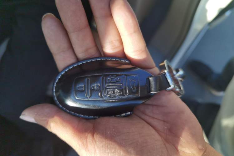 Used Nissan Quest 2015 3.5L SL Vehicle Key