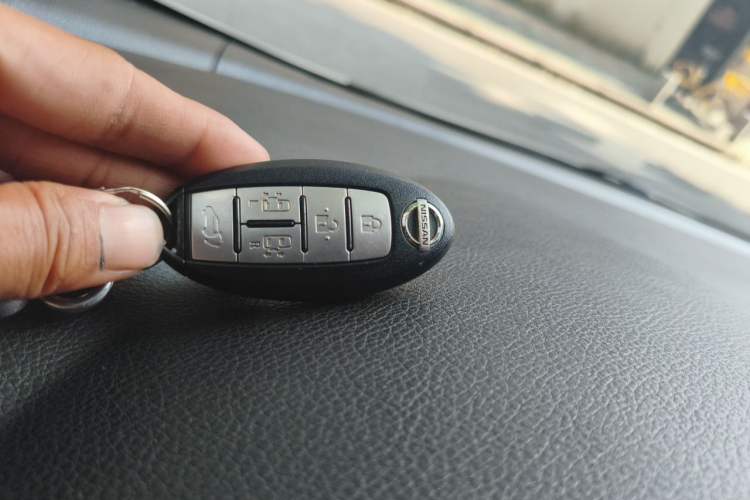 Used Nissan Quest 2015 3.5L SL Vehicle Key