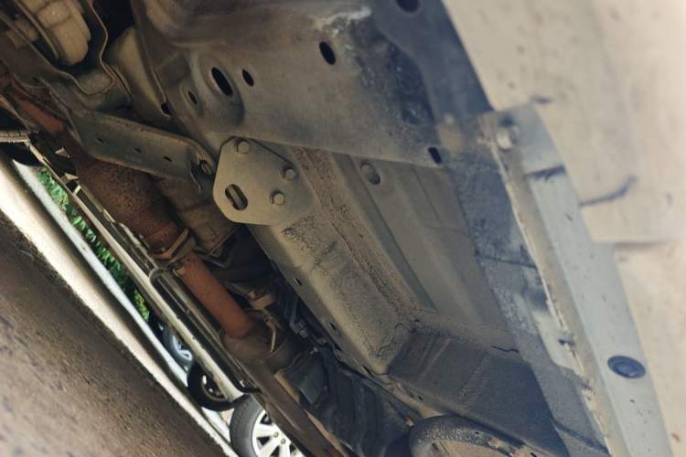 Used Nissan Quest  Chassis Front Left