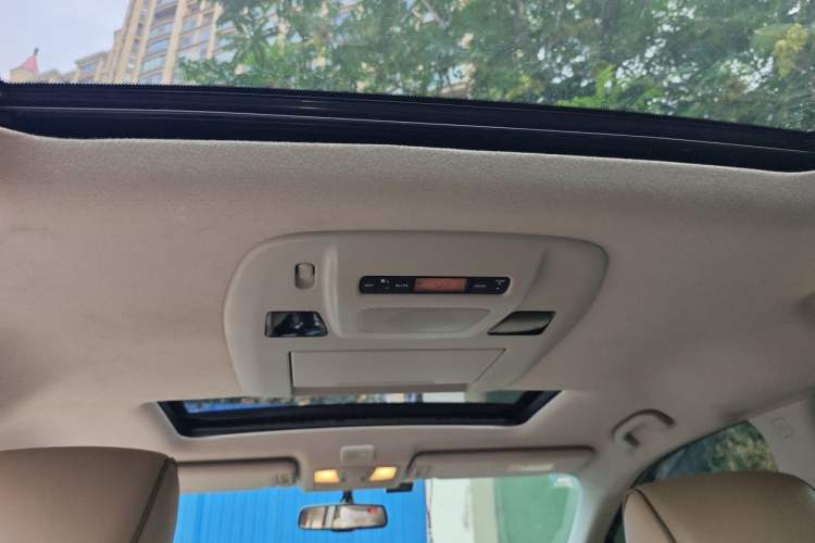 Used Nissan Quest  Headliner