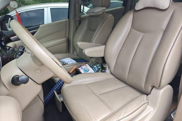 Used Nissan Quest  Left Front Seat