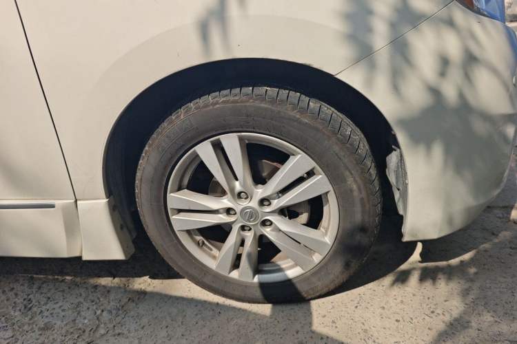 Used Nissan Quest  Right Front Wheel Hub
