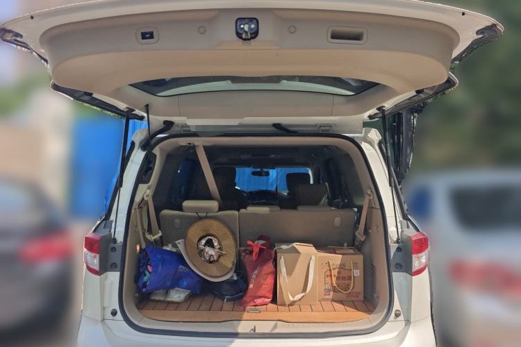 Used Nissan Quest  Trunk