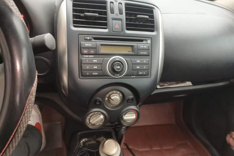 Used Nissan Sunny 2011 1.5XE CVT Comfort Edition Audio And AC Panel