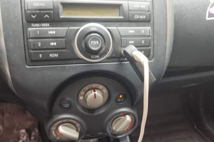 Used Nissan Sunny 2011 1.5XE Manual Comfort Edition Audio And AC Panel